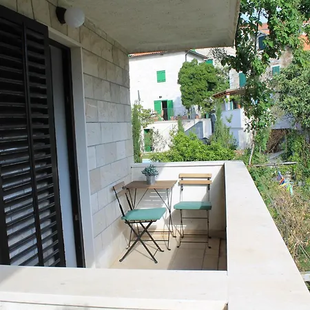 Apartment Sasha Postira