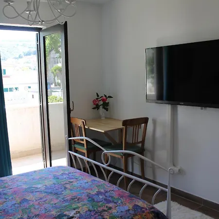 Sasha Apartment Postira