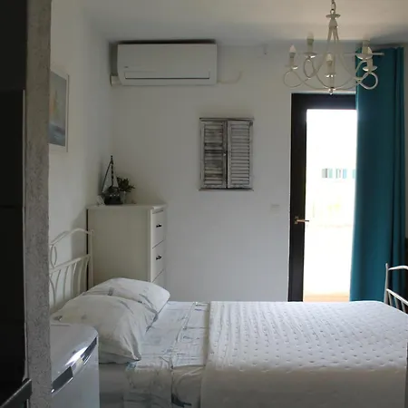 Sasha Apartmán Postira
